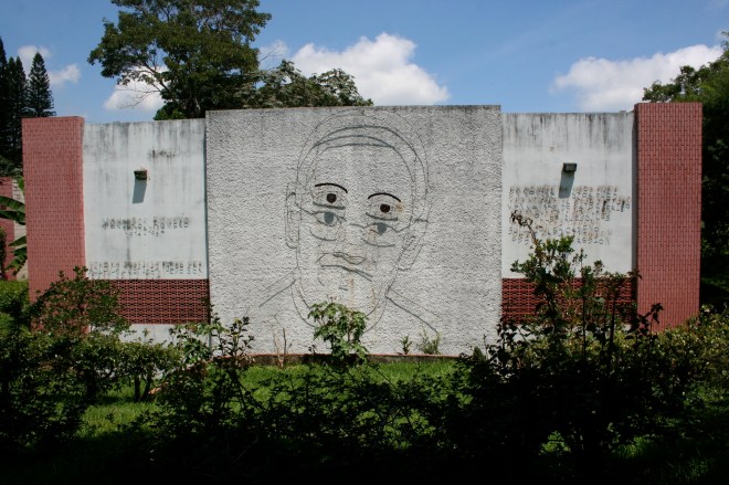 heidenry san salv ues romero escultura